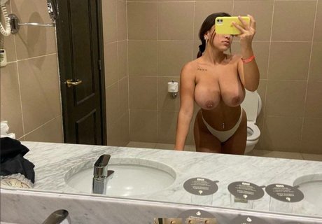 Kiara Rosario erotic actress photo