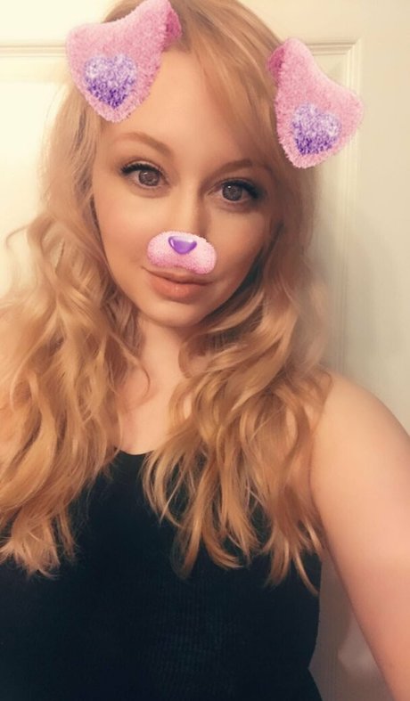 malloypanda model erotic picture