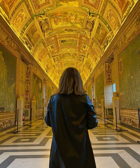 Julia Gomez star sexy image