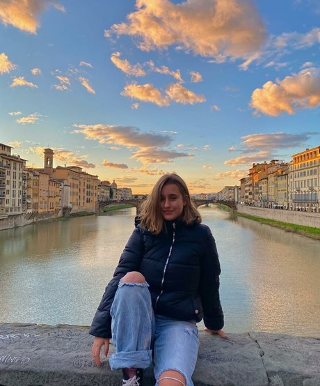 Julia Gomez star exclusive photo