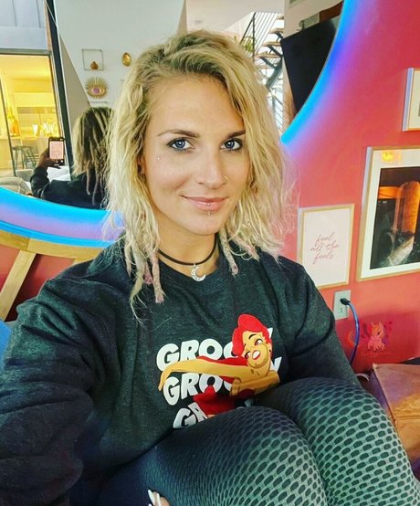 Hottrayne model xxx galleries