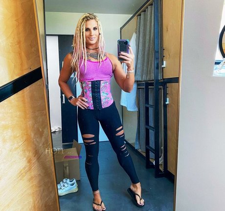 Hottrayne beautiful model archive