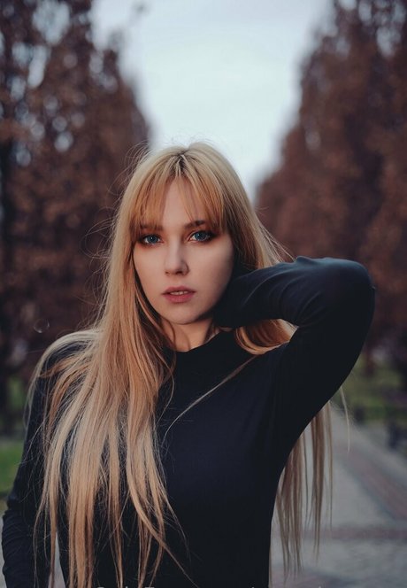 sinnerluna nude model photo