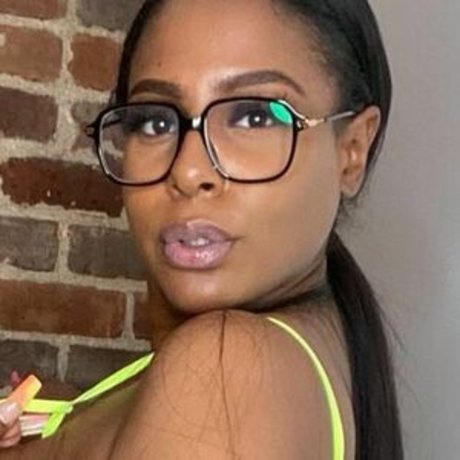 Fat Booty Bae star sex photos