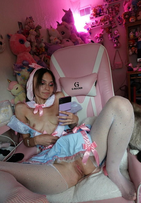 Krissi Pookie hot actress photo