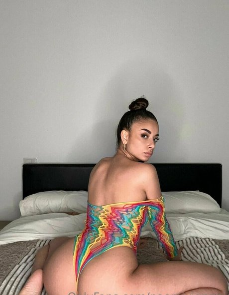 Naomi Vignomi nude thumbnail