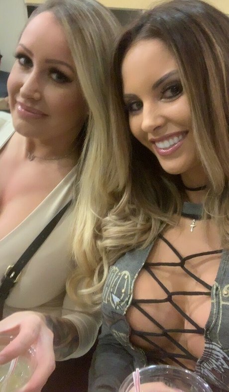 Kristen Strout naked model gallery