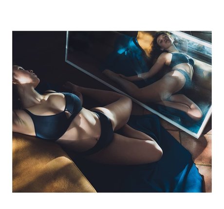 Noa The Model star naked img