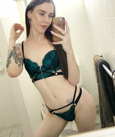 miss laurii sexy pornstar pic