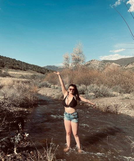 Marilee Golden model sexy pic