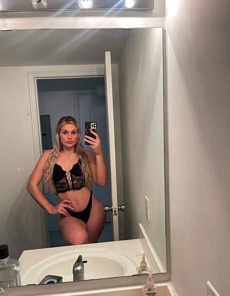 destinyetaylor naked model pic