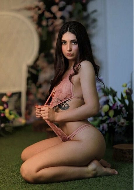 prrincess cherry top model pic