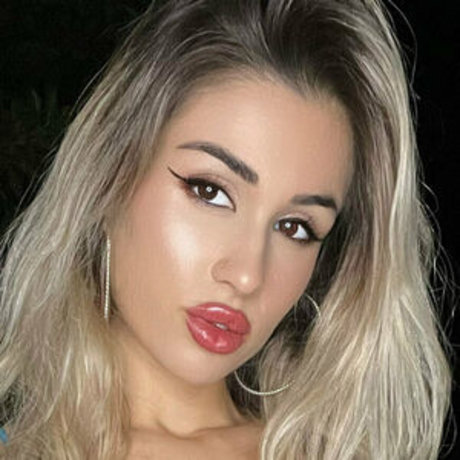 crisvqueenvip erotic model picture