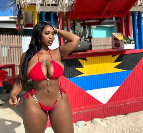 Crisanamariyah nudes model pics