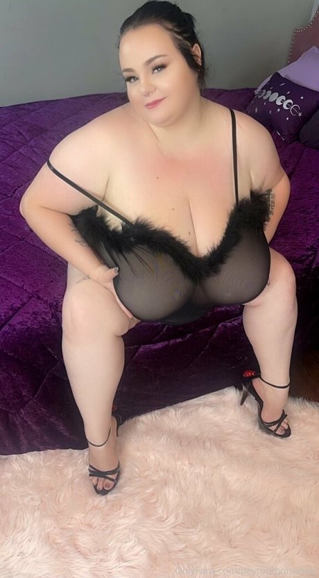 peytonthomasvip star porn pic