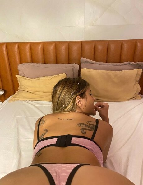 aSurfista nude model pic