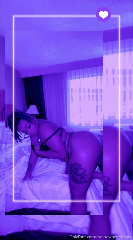 mzstrawberryhenny naked pornstar archive