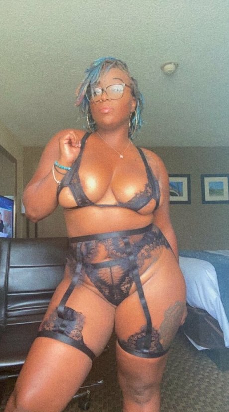 mzstrawberryhenny beautiful star image