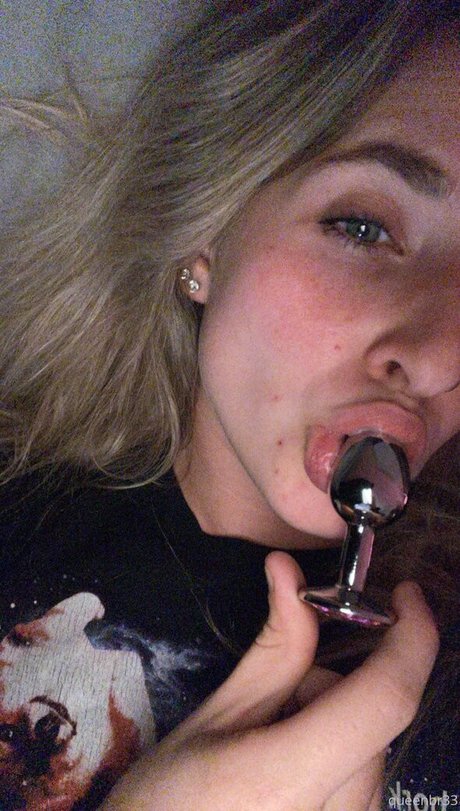 queenbr3399 naked star image