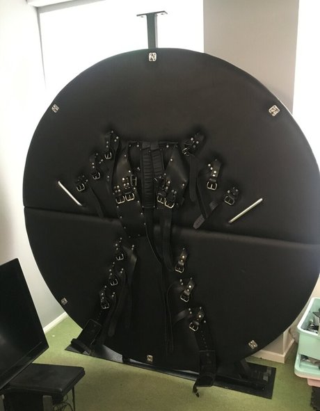 ecclesiaglasgow nude thumbnail