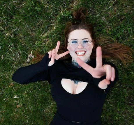 LoveLaurenn porn model photos