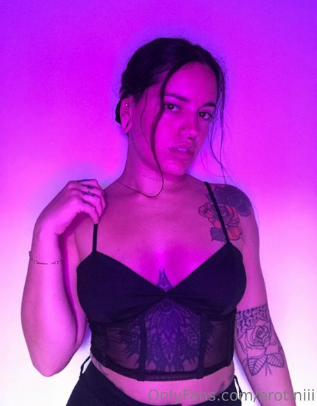 erotiniii erotic model picture