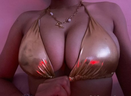 bvnnyara top model pic