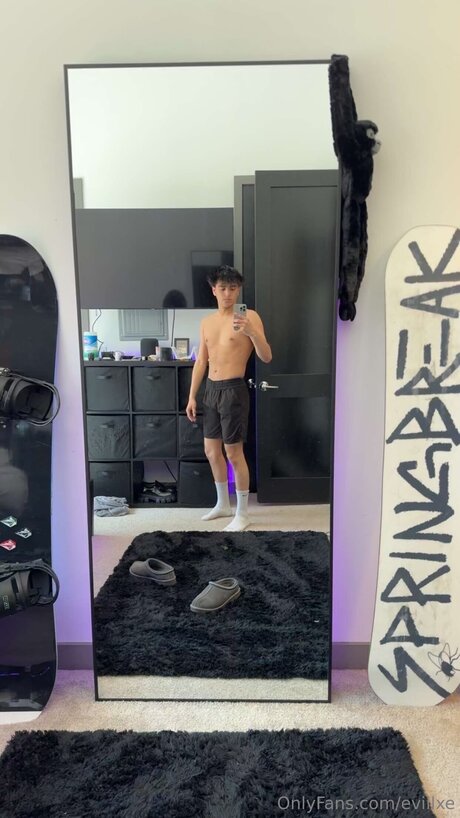 evillxe nudes star image