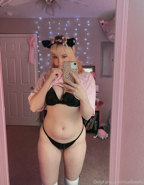 blonde big tits onlyfans pretty pics