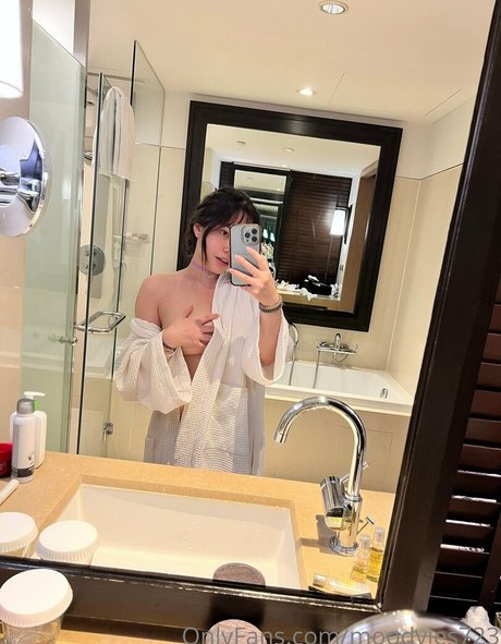 Moodyjes723 nude thumbnail