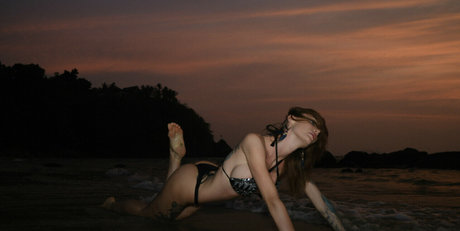 Smoky Girl 21 erotic actress pictures
