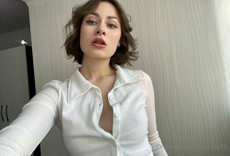 crybaby16 naked model photos