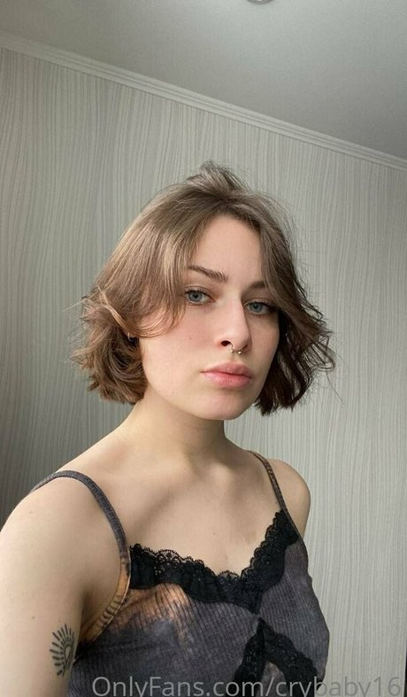 crybaby16 naked model img