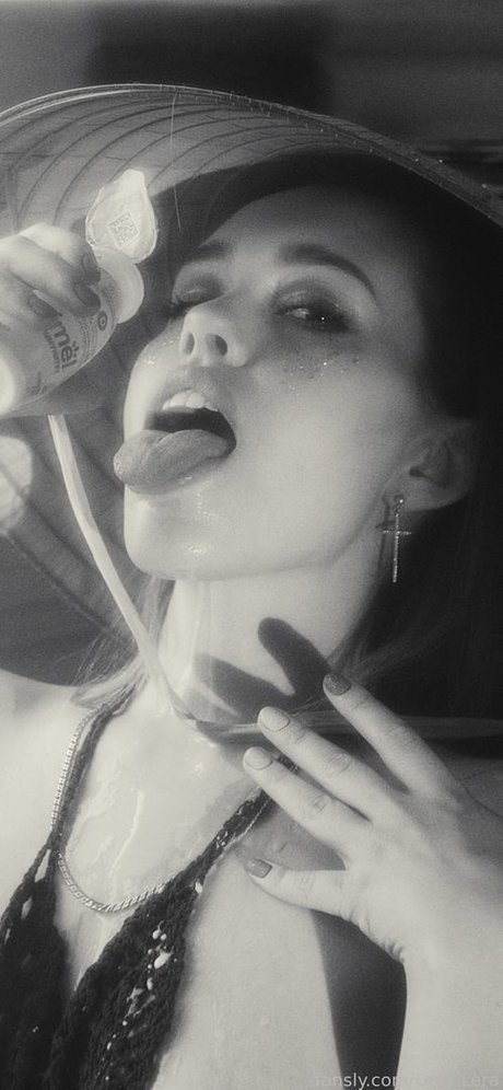 Lera Lera sexy pornstar pictures