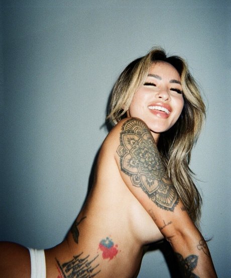 Linda Lan hd pornstar photos