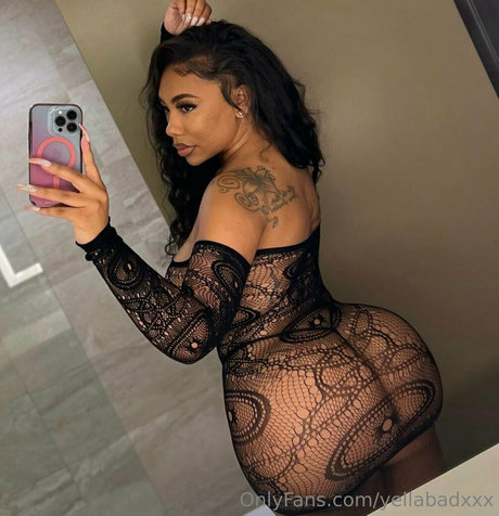 yellabadxxx nudes actress pics