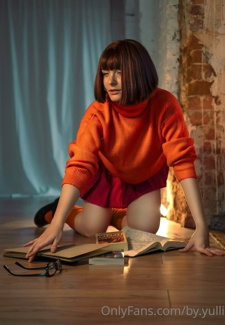 by yulli nude actress pics