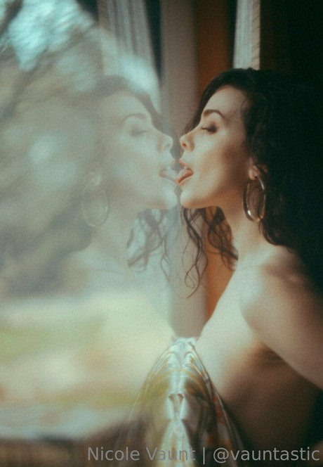 vauntastic model exclusive pic