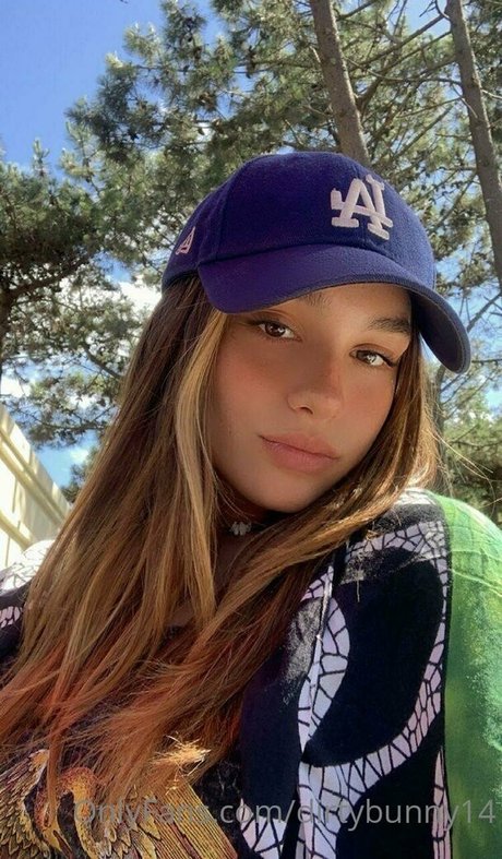 dirtybunny14 pretty model photo