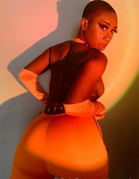 tae noire naked model archive