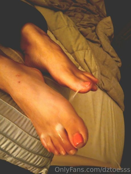 dztoesss erotic star photo