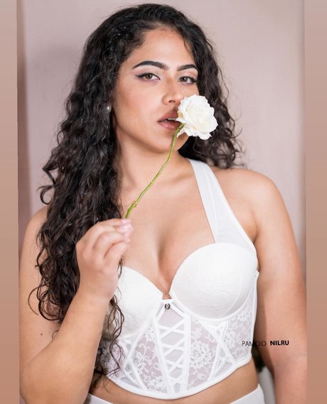 Sandani Fernando model beautiful archive