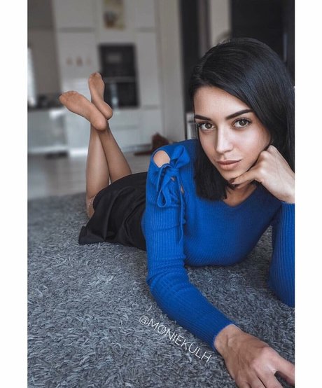 Moniekulh hot actress gallery