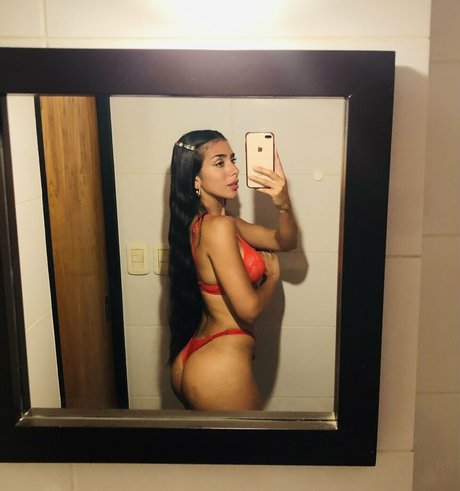 ninalatinaaa perfect model pictures