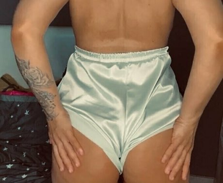 hotwifeliza top actress images