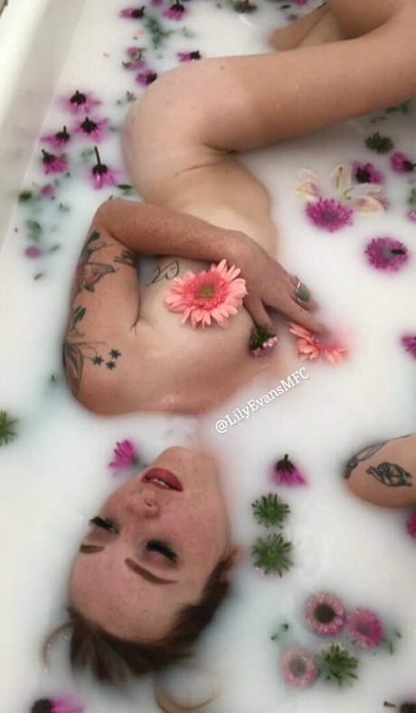 lilyevansfree pornstar erotic images