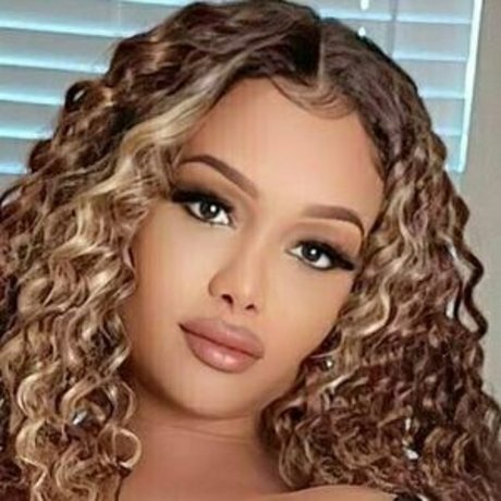 divadi model perfect photo