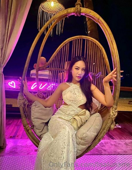 lisalunarre naked actress images