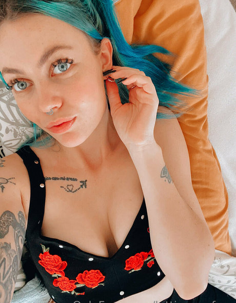 lottienovafree sex pornstar image