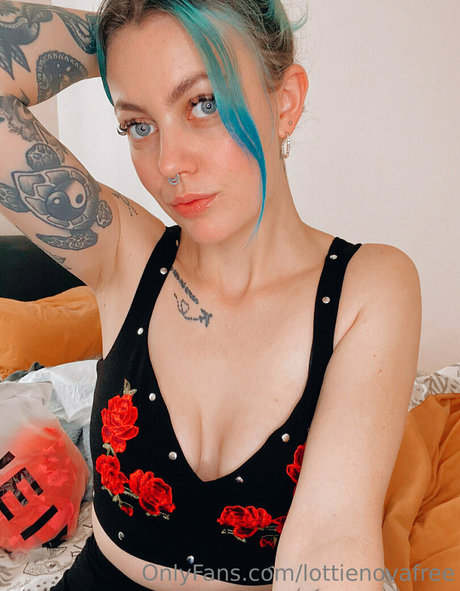 lottienovafree nude star archive